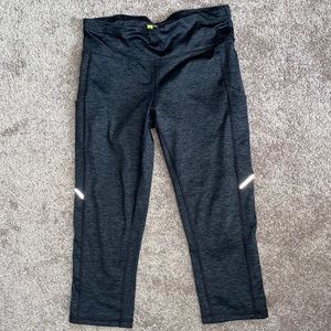 Heathered dark grey 3/4 leggings